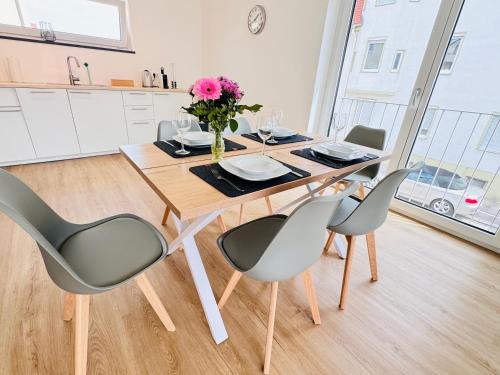 Lechhausen Apartamento | Modern-Neu-Nespresso-Balkon-Parkplatz