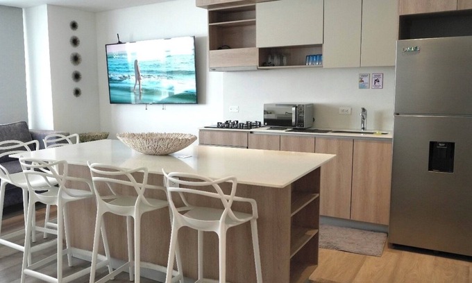 Punta Hansa Apartamento | Modern new 3 bedroom apartment 5min walk to beachl/shops/restaurants