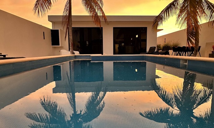 Chelem Casa | Modern new build / one level with pool / near the beach and close to town