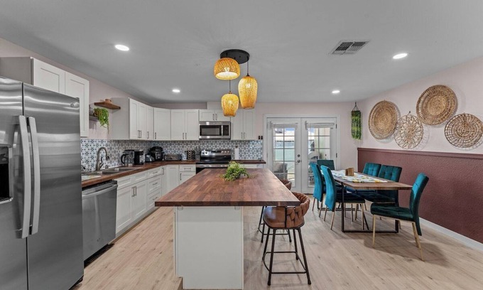 Paradise Valley Oasis Casa | Modern North Phoenix Retreat | Heated Pool & Luxe Comfort
