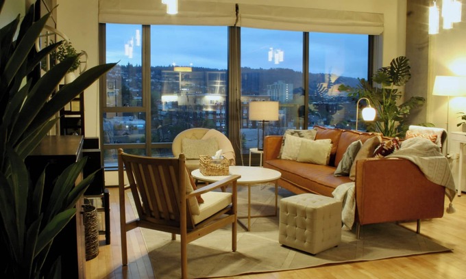 Pearl District Condominio | Modern NW Portland Condo in the heart of the city. 30 day minimum stay