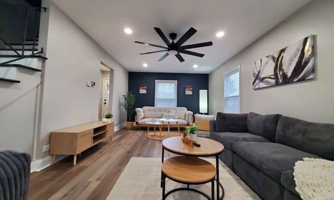 Fox Valley Casa | Modern Oasis in Glen Ellyn