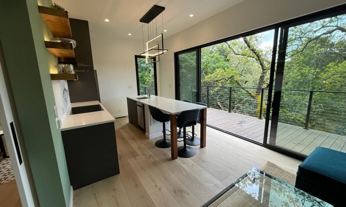 Sleepy Hollow Apartamento | Modern Oasis in San Anselmo - Stunning Views & Ultimate Privacy