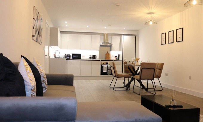 Hemel Hempstead Apartamento | Modern One Bedroom Apartment Open Plan Lounge-Kithchen-Dining Area Free Parking