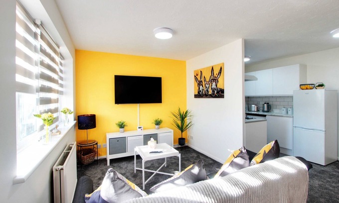 West Hendon Casa | Modern One Bedroom House, Welsh Harp, NW London
