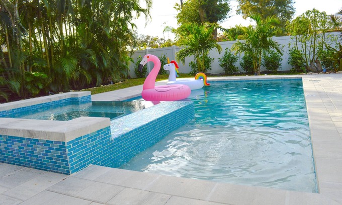 Arlington Park Casa | Modern Organic King Beds Salt POOL/SPA Dwtn Sarasota Retreat near Siesta Beach