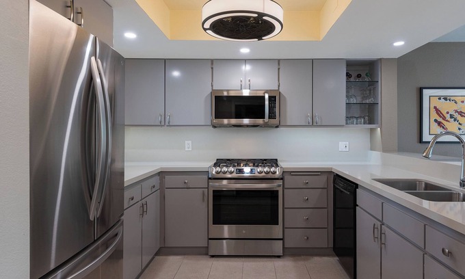 Uptown Design District Condominio | Modern Palm Desert Condo Getaway
