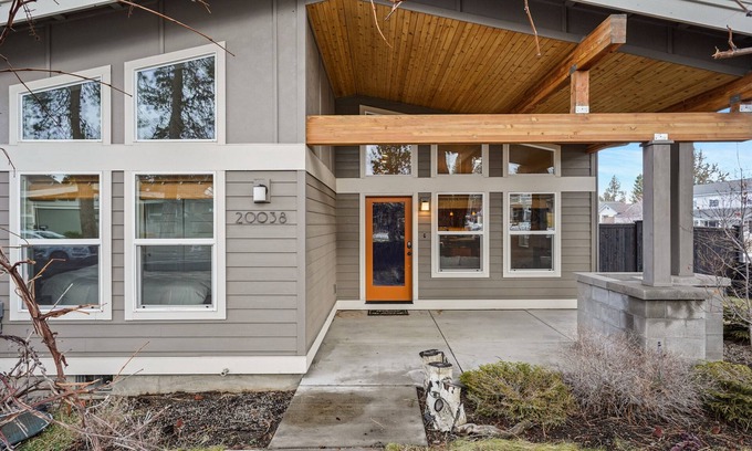 Southern Crossing Casa | Modern & Peaceful, Walk to Old Mill, New and Lovely, AC