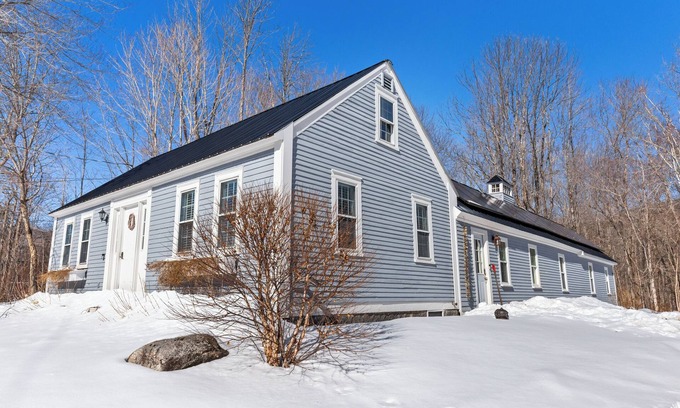 Moultonborough Otro | Prime Leaf Peeping Locale: Near Mountains, Trails, Lakes & Fall Festivals