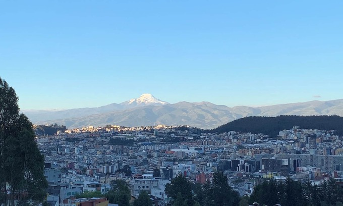 Quito Apartamento | Modern Quito Apartment with Stunning Views - Near Historic Center & Teleférico