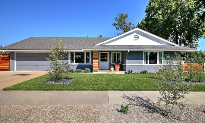 Goleta Casa | Moderna casa estilo rancho a 2 cuadras del lago Los Carneros