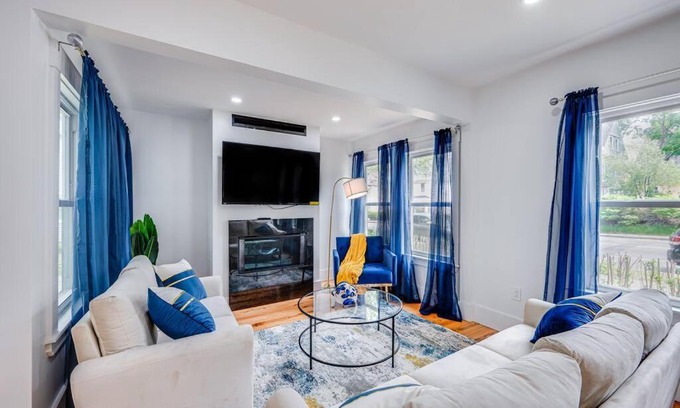 Milton Apartamento | Modern Red Door Haven +5mins to Boston