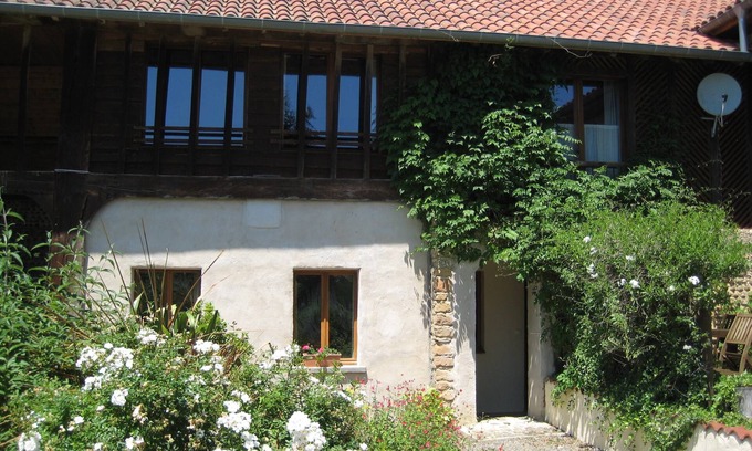 Thuy Casa | Granero renovado con piscina con vistas a los Pirineos, familia y mascotas