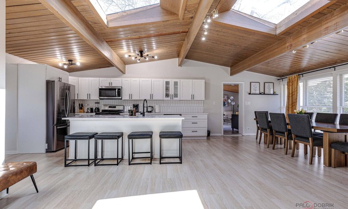 Highland Park Casa | Modern Retreat at Highland Park