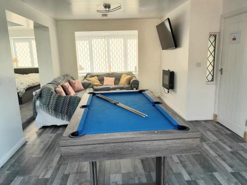 Winshill Apartamento | Modern Retreat Near Town & Nature with Stunning Views Entertainment and Parking
