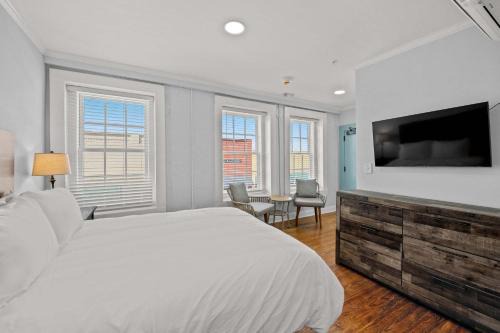 Conway Casa | Modern Retreat in the Heart of Conway