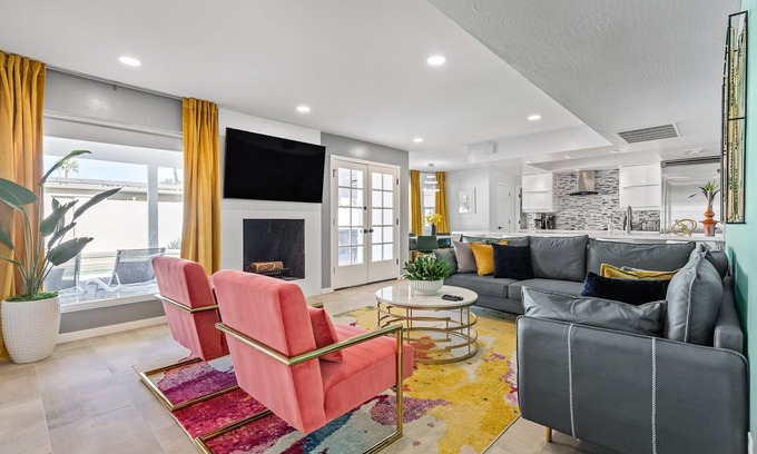 Raskin Estates Casa | Modern Retreat Minutes from Shopping Dining & Golf