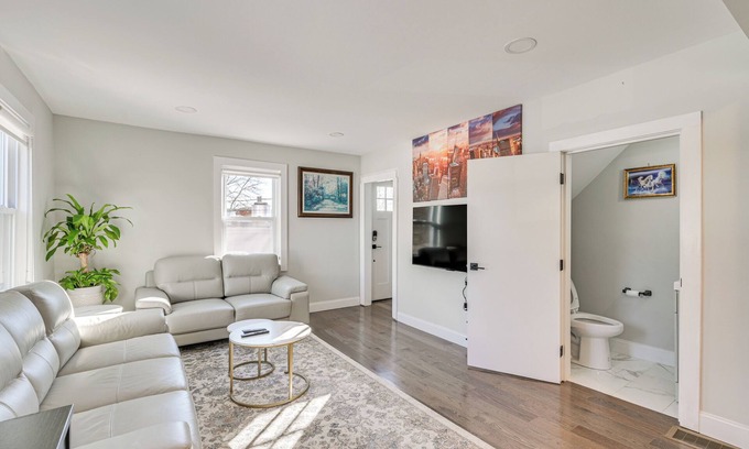 Framingham Casa | Modern Retreat w/Home Gym: 2 Mi to Natick Mall!