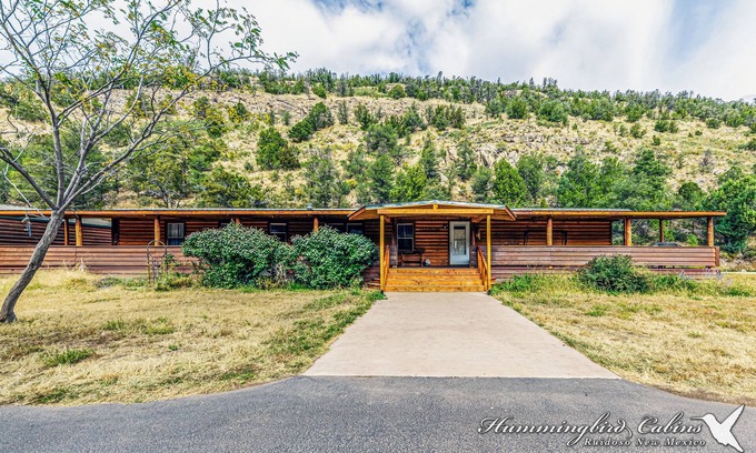 Alto Cabina | Modern Retreat with Hot tub & Pet Friendly!