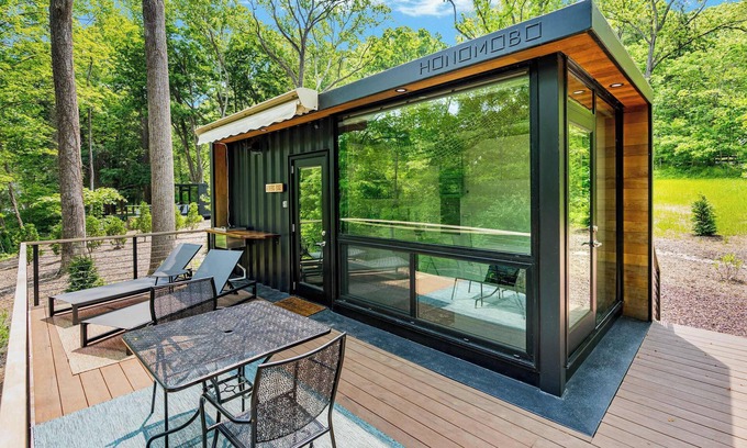 Rileyville Cabina | Modern Riverside Cabin w Hot Tub, Fire Pit, Kayaks