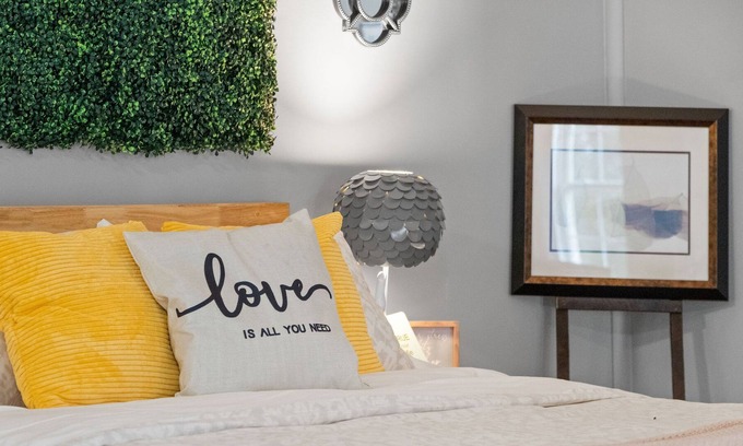 Clarksville Casa | Modern Romantic Barndominium with Hot Tub
