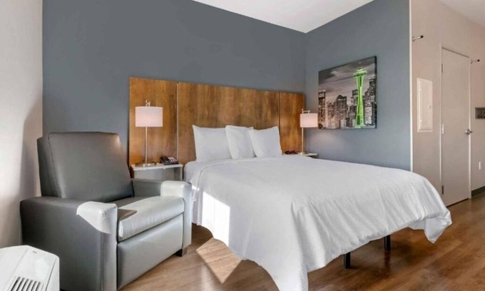 Biggar Hotel | Modern Room w/ Fully Equipped Kitchen, Ideal for Extended Stays
