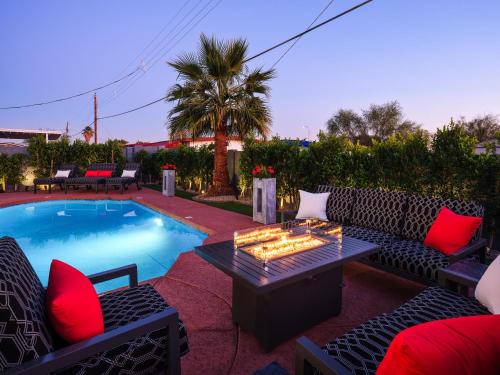 Mereway Manor Casa | Modern Roose-Private Pool-In Old Town Scottsdale