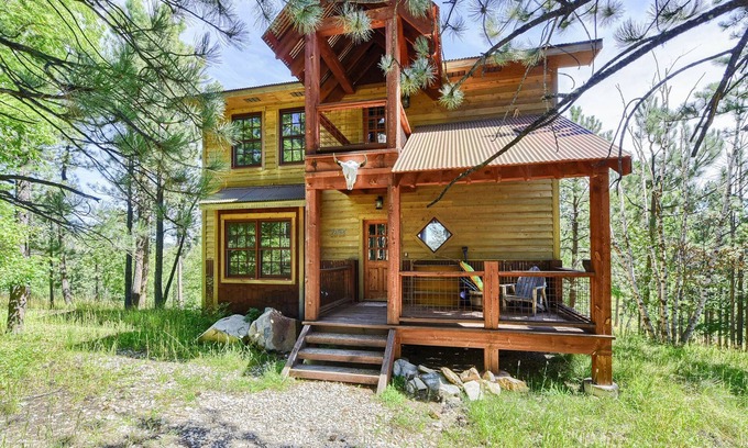 Deadwood Cabina | Rústico moderno 4 BR Black Hills Sanctuary con jacuzzi y piscina climatizada compartida!
