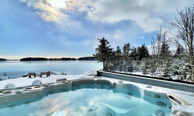 Saint Esprit Cabaña | Modern Rustic Lake Cottage w. Priv Luxury Hot Tub