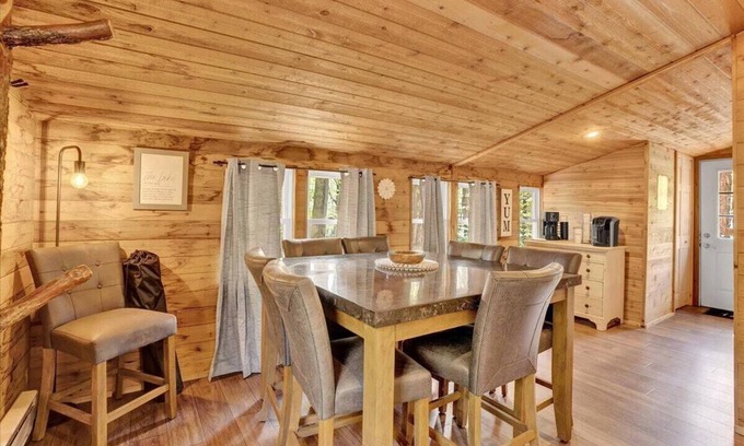 Gouldsboro Cabina | Modern Rustic Pocono Cabin at Big Bass Lake