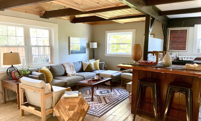 Greentown Casa | Modern Rustic Retreat in Poconos