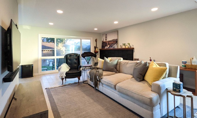 Torrance Casa | Modern Sanitized Family PetFriendly Torrance House