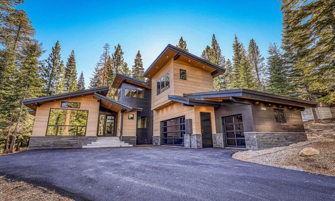 Truckee Casa | Modern Schaffer's Mill Home Minutes From Northstar & Downtown