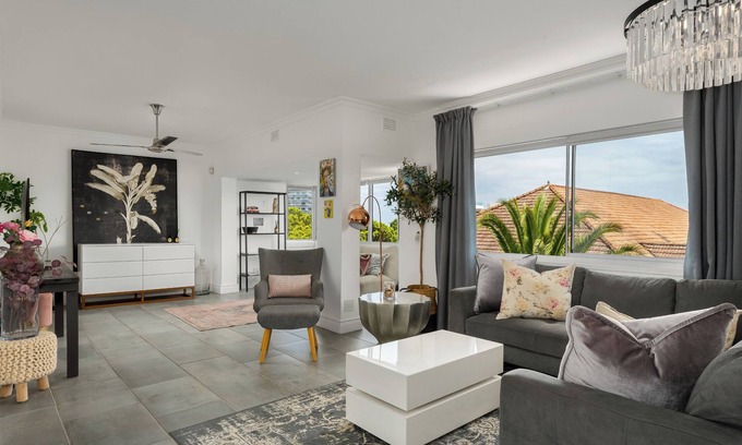 Three Anchor Bay Apartamento | Modern Sea Point Apartment | Central | Parking