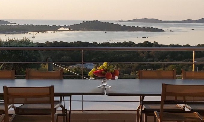 Porto-Vecchio Villa | Villa moderna con vista al mar, piscina, servicio completo, llegada domingo salida