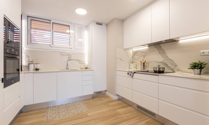 Vilafortuny Apartamento | Apartamento moderno frente al mar con 3 habitaciones y vistas al Mediterráneo