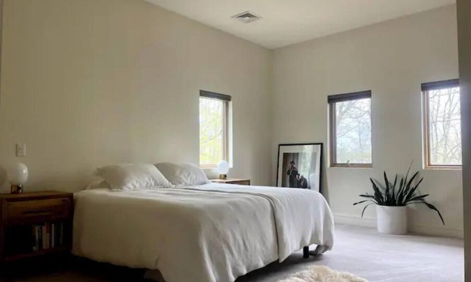 New Paltz Casa | Modern Secluded Home w/fire place on 20 acres