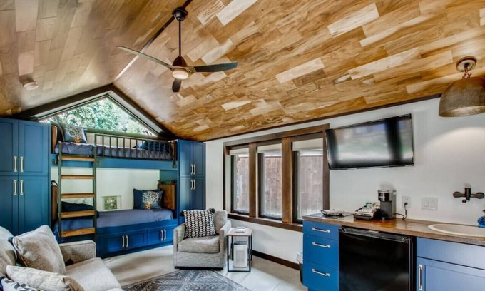 Idaho Springs Cabina | MODERN Small Cabin near the creek