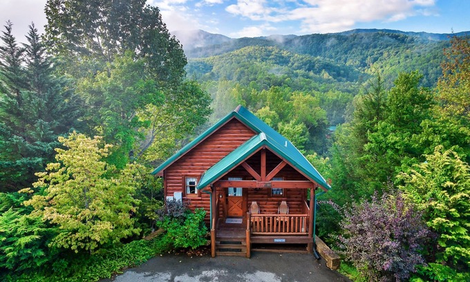 Gatlinburg - Pigeon Forge Cabina | Modern Smoky Mountain Getaway Cabin 🏡 - Amazing View! 🌄