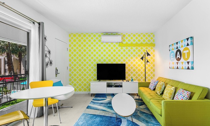 Deepwell Estates Apartamento | Modern So. Palm Springs 1-bd 29+day Corp rental