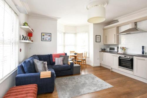 Southville Apartamento | Modern Southville Apartment 5 Min Walk to Centre