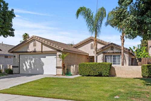 Pumpkin Center Casa | Modern Southwest Escape 2 Master Bedrooms