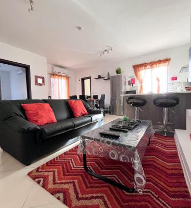 Luqa Apartamento | Modern Spacious 2BD Penthouse with 2 Terraces - Close to Luqa Airport
