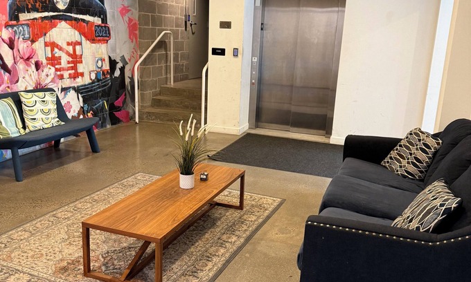 Downtown Apartamento | Modern & Spacious 2BR Apartment w/Gym & Parking and central AC