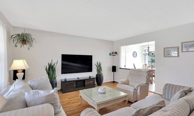 Speedway Casa | Modern, spacious 3 BR/2 BA in Speedway w/beautiful outdoor deck and landscaping