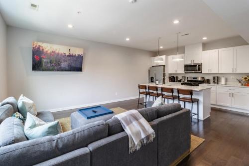 Fairlawn Apartamento | Modern & Spacious 3bd 3ba RoofDeck