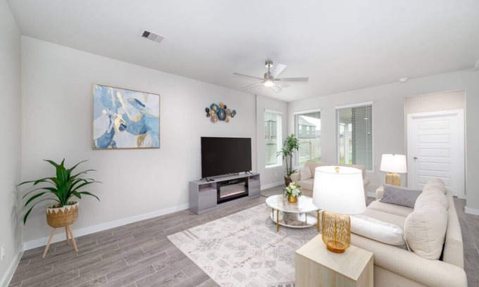 Rosenberg Casa | Modern & Spacious 4-Bedroom Home in Rosenberg, TX