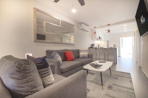 Lazaro Cardenas Apartamento | Modern Stadium Bungalow