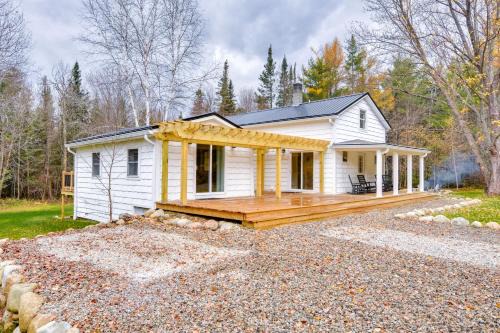 Stark Casa | Modern Stark Home with Game Room, Grill and Fire Pit