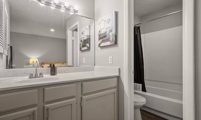 Hancock Apartamento | Modern Stay Near Downtown, Fast Wi-Fi+ Parking